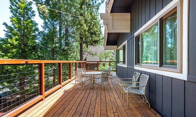 Tahoma Cabina | Fawn by AvantStay | Secluded Cabin w/ Large Deck Surrounded by Forest