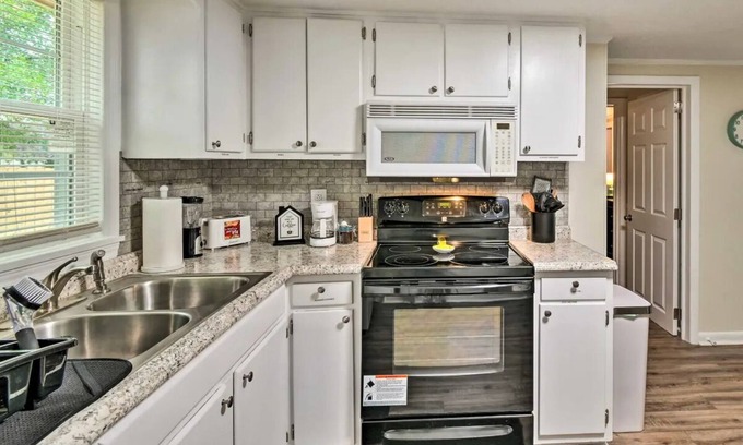 South View Casa | Fayetteville Vacation Home !