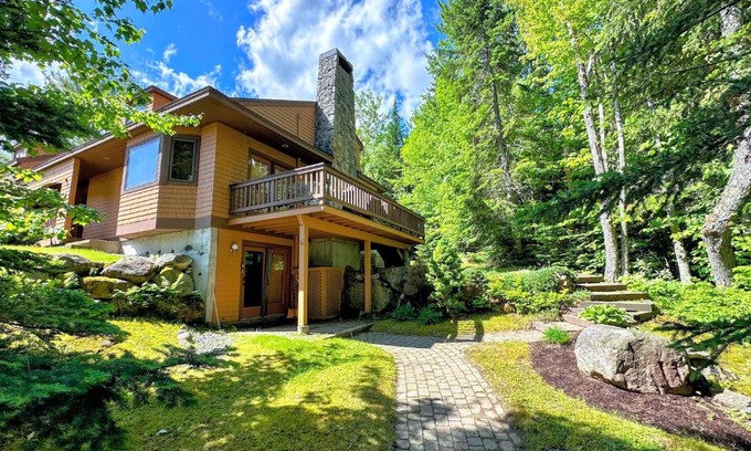 Bretton Woods Casa | FC43 Renovated cozy spacious cottage with AC air hockey wifi close to ski trails