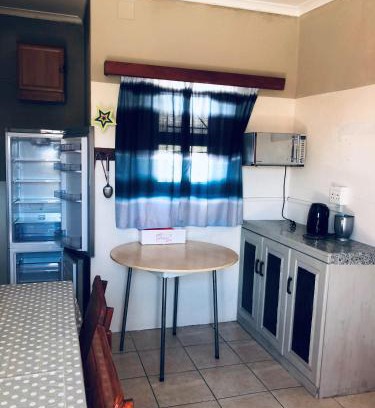 Walvis Bay Cama Y Desayuno | FEATHERS INN GUEST HOUSE