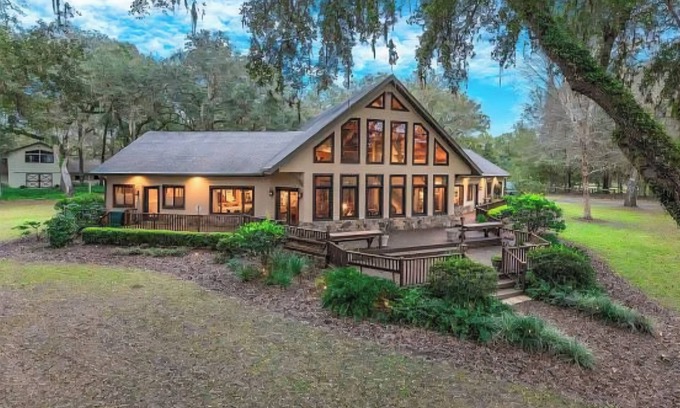 Fellowship Casa | Featured in Magazines! Charming house on 11 serene acres in welcoming Ocala FL