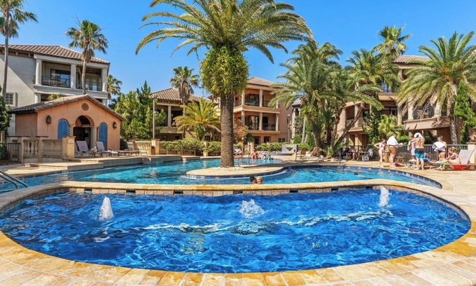 St. Tropez Casa | FEATURED ON THE AMERICAN DREAM TV SHOW! HOME SLEEPS 10,PRIVATE BEACH ACCESS,POOL