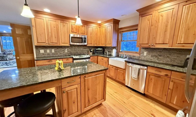 Winhall Casa | Featuring hot tub, pool table and sauna!