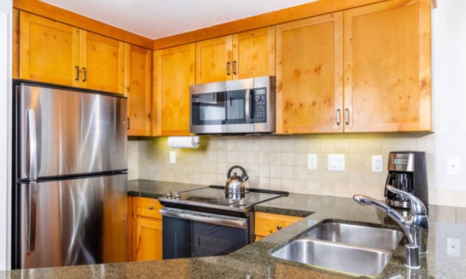 Lakeside Park Complejo | Feb. 7-10 SKI IN SKI OUT Cozy 1-bdrm resort villa with sofa bed base of heavenly