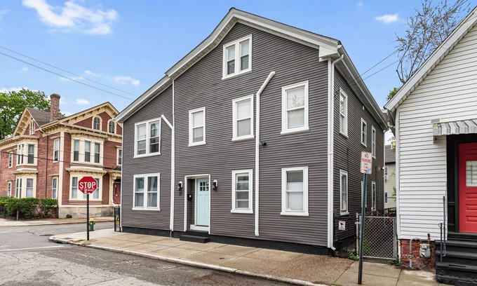 West End Condominio | Federal Hill PRIDE a 3 bedroom condo with WiFi, AC