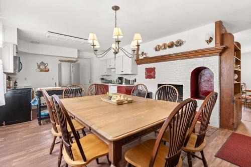 Epping Apartamento | Federal on Exeter Circa 1805 Sleeps 8