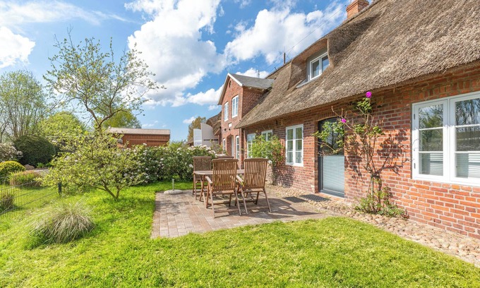 Wobbenbull Apartamento | Feel-good atmosphere under thatched roof in the beautiful vacation apartment "Wa