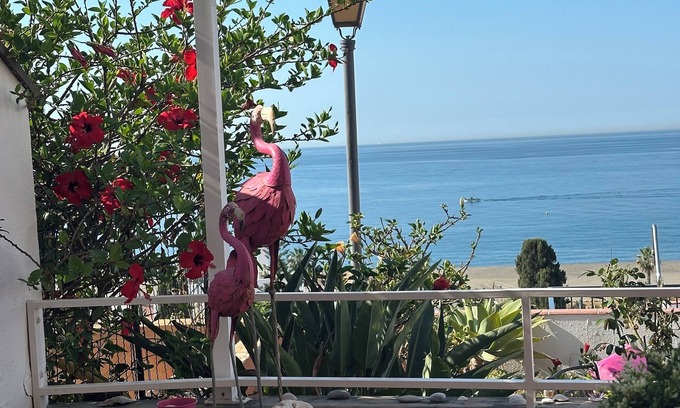 Benajarafe Casa | Feel-good atmosphere with a fantastic sea view