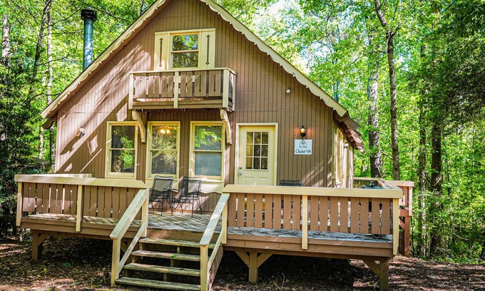 Pine Mountain Chalet De Esquí | Feel secluded in this spacious chalet steps from our amenities!