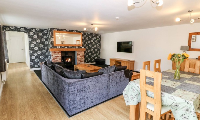 Dwyran Cabaña | FELIN COTTAGE, family friendly, with open fire in Newborough