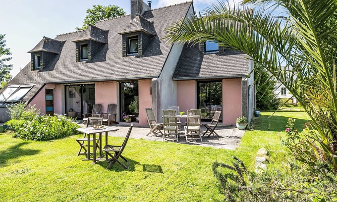 Plounevez-Lochrist Casa | Feliz Breizh by Interhome