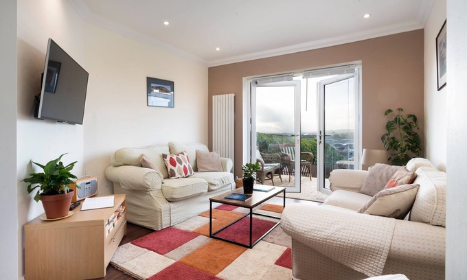 Penrith Cabaña | Fell View - A stylish Cottage for 6. Spectacular views over Penrith, Dog friendly