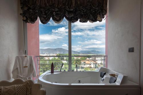 San Nicola La Strada Cama Y Desayuno | FEMME noir LUXURy spa EXPERIENCE