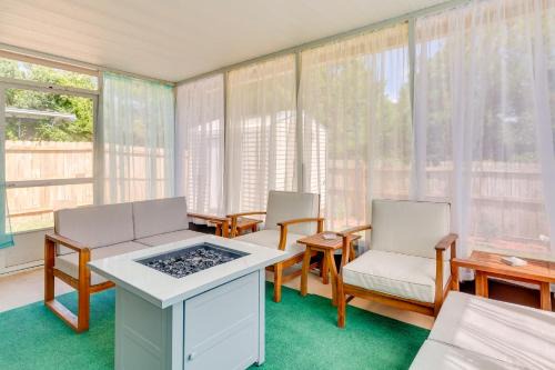 Navarre Casa | Fenced and Private Backyard Navarre Retreat