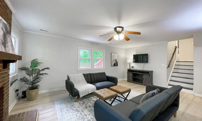 North Raleigh Casa | Fenced-In 3 BR Swingset, Carport, North Raleigh