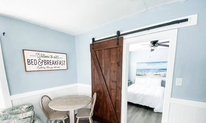 Tropic Cabaña | Fenced in Riverview Cottage with Private Deck
