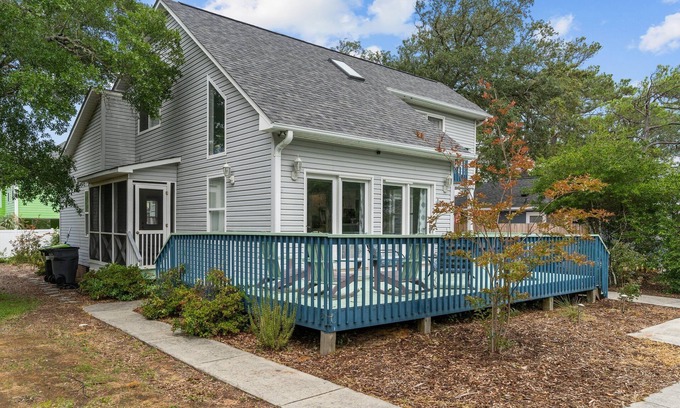 Tranquil Harbour Casa | Fenced in yard, Short walk to the beach from this spacious home. Dogs welcome!!