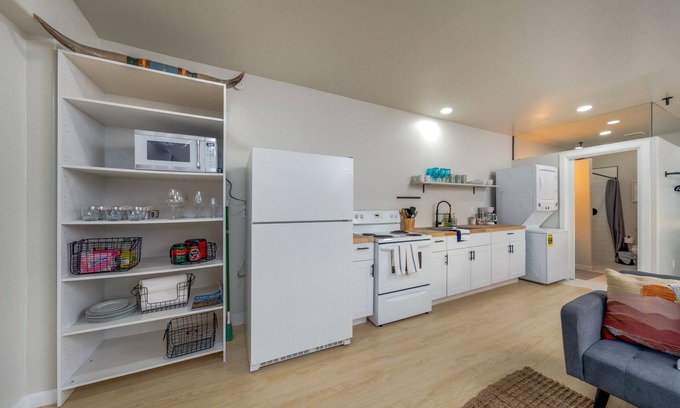 Menlo Park Apartamento | Fenced / Studio / 1 bd / 1 ba / Near "A" Mountain