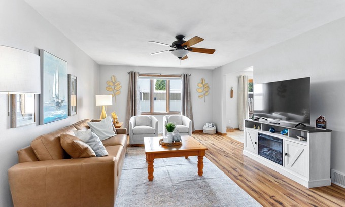 Kimberly Casa | Fenced yard, 3 BR, 2 King Beds, Shuffleboard, +2 car garage, Dog friendly, Grill