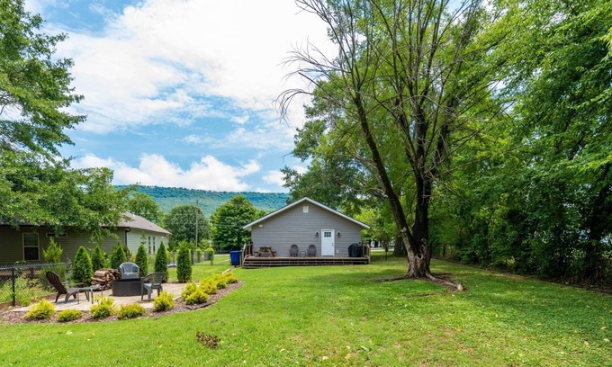 Lookout Valley Neighborhood Association Casa | Fenced yard - Dogs - 1 mile The Venue - 10 min to Chattanooga-Lookout Mountain