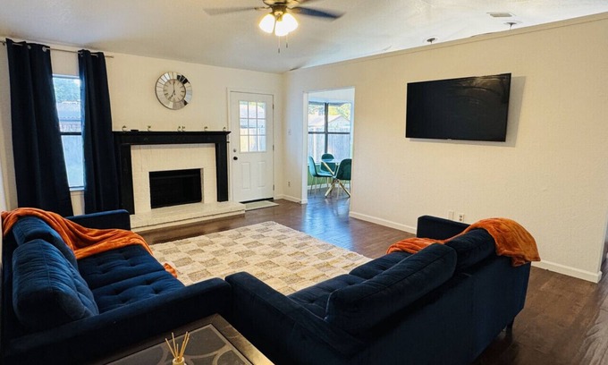 Wylie Apartamento | Fenced Yard Fire pit Fireplace Pet Friendly
