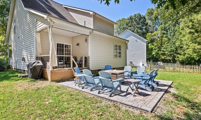 Wake Forest Casa | Fenced Yard *Near Downtown *Fire Pit