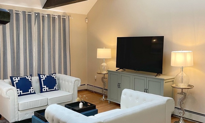 Yarmouth Port Casa | FencedYard/FirePit/LargeHouse/PetFriendly