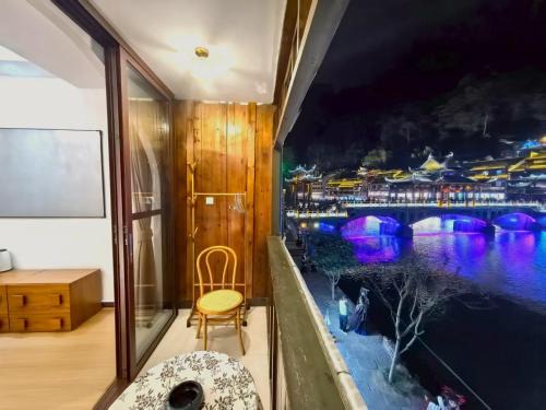 Fenghuang Casa | Fenghuang Color River View Villa