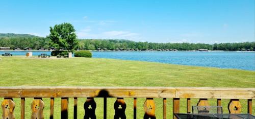 Carnforth Cabina | Fenna Lakeside Lodge - Pine Lake Resort
