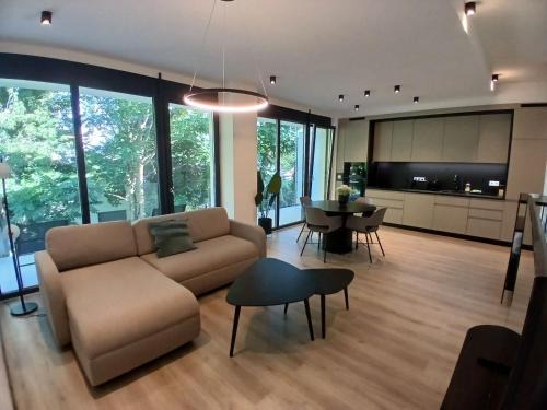 Pusztavacs Apartamento | Fenyvesliget Apartmanok V