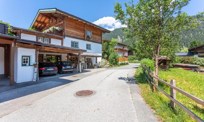 Saalfelden am Steinernen Meer Apartamento | Ferienwohnung Maisonette Höttl
