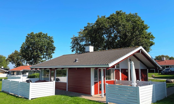 Aabenraa Cabina | Feriebolig nær natur og hav - Fælles pool, badestrand, mini golf
