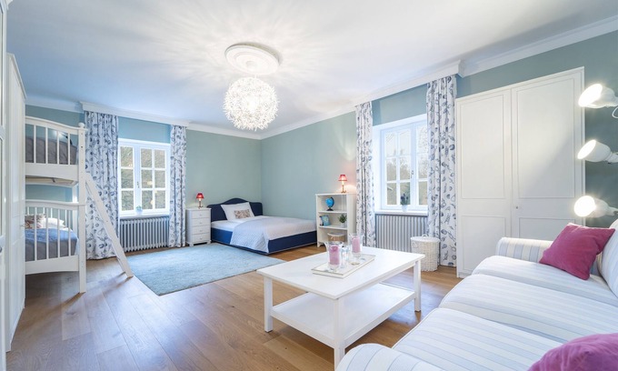 Sierksdorf Casa | Ferienhaus Ehemaliges Gutshaus mit Großer Terrasse in Oevelgönne