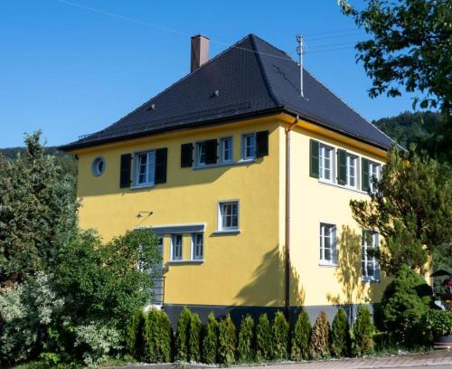 Hausen am Tann Casa | Ferienhaus alte Kinderschule