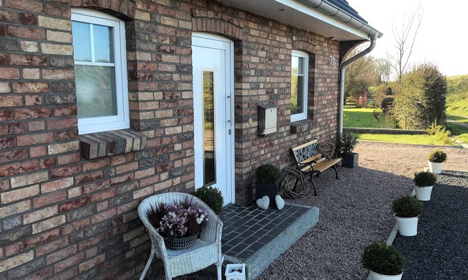 Simonsberg Casa | Ferienhaus am Deich der Husumer Bucht an der Nordsee 3 SZ + 2 Bäder bis 6 Pers