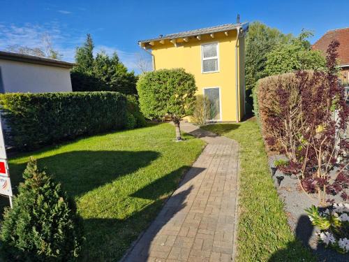 Sagard Casa | Ferienhaus an der Brunnenaue 4 Sterne, E-Ladestation am Haus, Wlan, Netflix, Garten