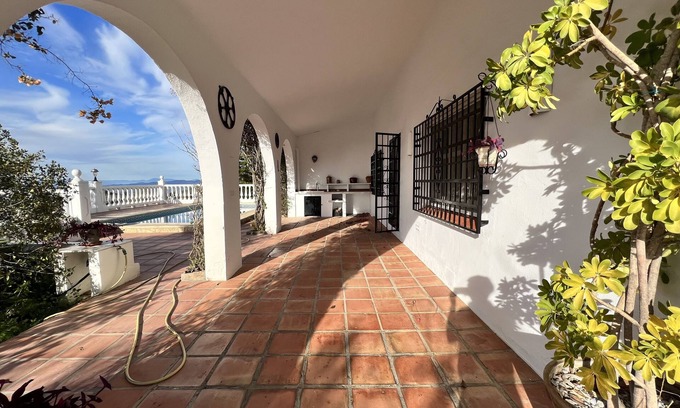 Sayalonga Cabaña | Ferienhaus Costa de Sol mit Pool und Schönem Blick auf das Meer und die Berge