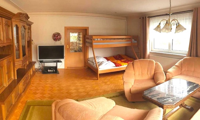 Baerenstein Casa | Ferienhaus en Bärenstein bei grünen Hügeln