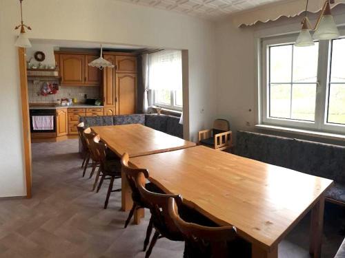 Baerenstein Casa | Ferienhaus in Bärenstein bei grünen Hügeln, cleaning included