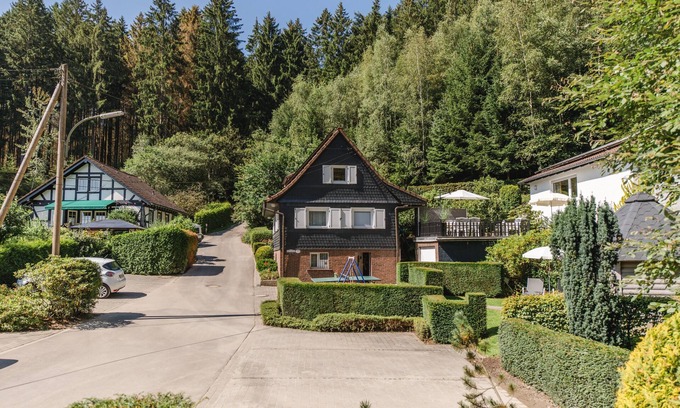 Eslohe Casa | Ferienhaus in Ortsrandlage mit Aussensauna und Beleuchteter Glasüberdachung