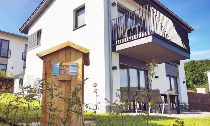 Heringhausen Casa | FerienHAUS Marta am Diemelsee im Sauerland mit eigener Sauna, Garten, Terrasse, Balkon und Blick auf den See