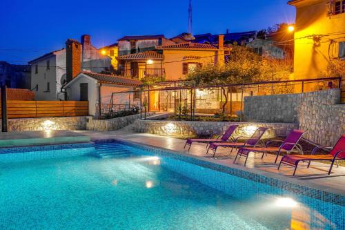 Obrs Casa | Ferienhaus Mit Großem Garten Und Pool