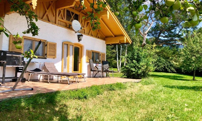 Unterammergau Casa | Ferienhaus Veronika mit 2000qm Garten und Bergblick