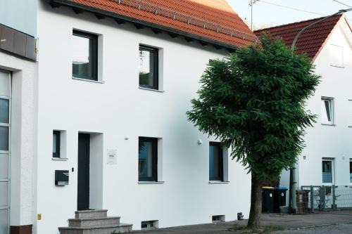 Guenzburg Apartamento | Ferienhaus Zentral, nahe Legoland und Stadtmitte, Flussblick - Perfekt für Familien, Geschäftstreffen, Monteure und mehr!