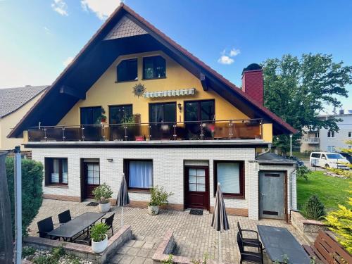 Ostseebad Baabe Apartamento | Ferienhus Baabe FeWo 01 Terrasse, Sauna- und Schwimmbadnutzung im AHOI Sellin