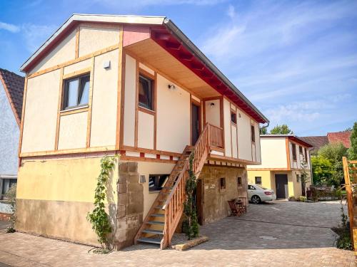 Hofheim in Unterfranken Apartamento | Ferienwohnung 'Ginkgo' mit verwunschenem Garten & privater Sauna