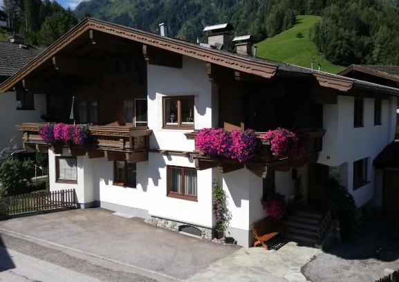 Hollersbach im Pinzgau Apartamento | Ferienwohnung Innerhofer