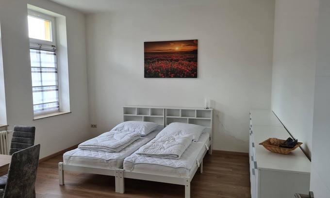 Arnsdorf Apartamento | Ferienwohnung 1- Raum mit Balkon, Zusätzl. Kinderbett Möglich 20min v. Dresden