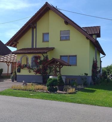 Buchlberg Apartamento | Ferienwohnung 'am Bienwald'