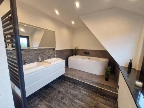 Borken Apartamento | Ferienwohnung am See Dillich - Eigener eingezäunter Garten - Ruhige Lage - Hunde willkommen - Natur vor der Haustür